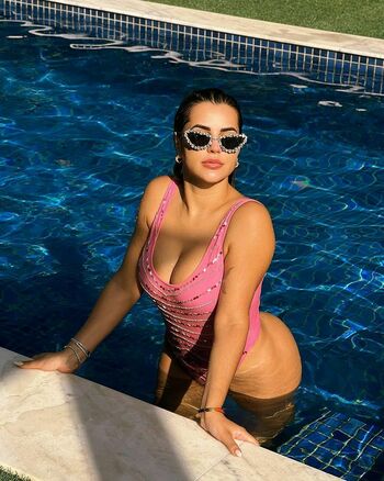 Deolane Bezerra