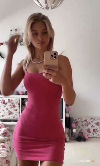 Elena Zoe