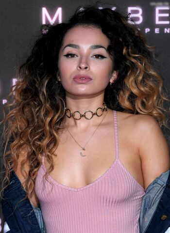 Ella Eyre