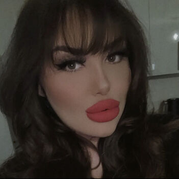 ElleHutchx