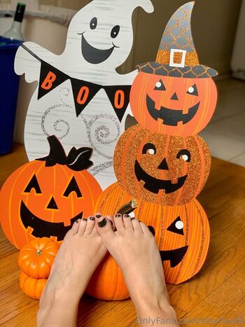 ellesfeet8