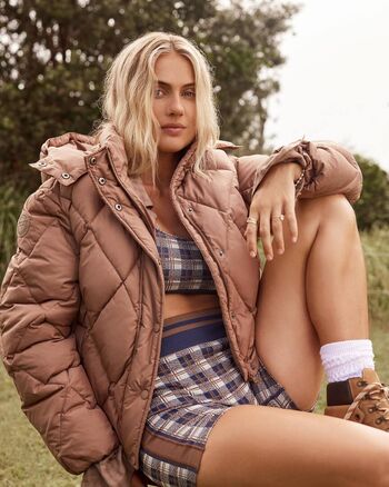 Elyse Knowles