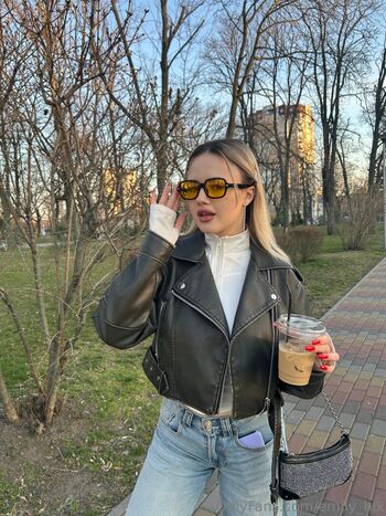 emily_hix