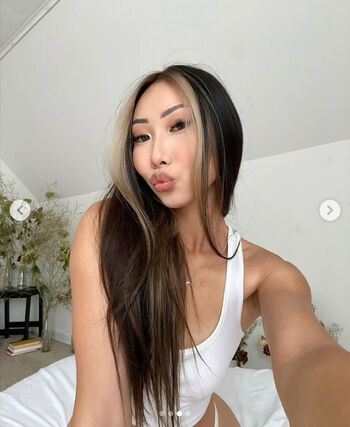 Ena Lor Hmong
