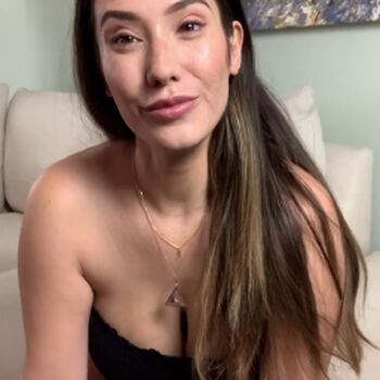 Eva Lovia