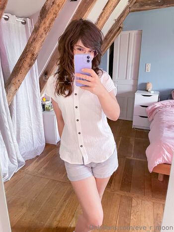 eve_r_moon