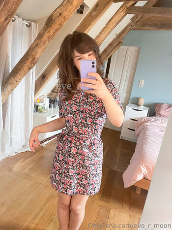 eve_r_moon