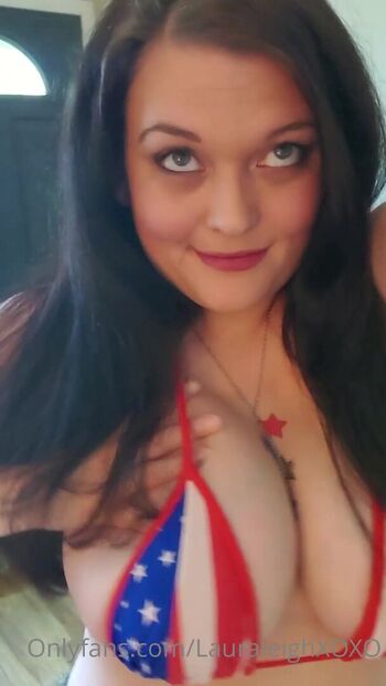 Exclusive_Laura
