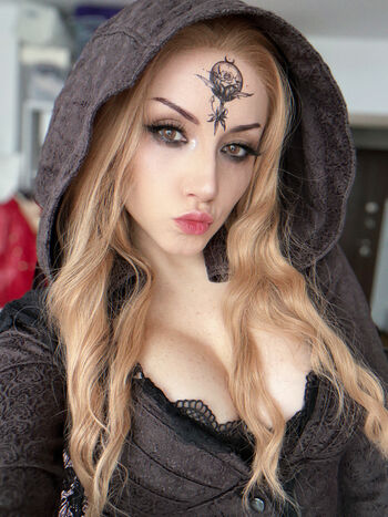 Ezy Summers Cosplay