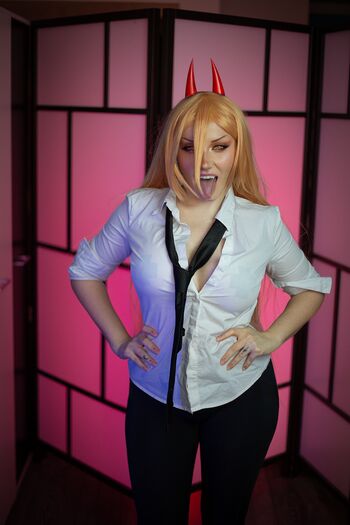 Ezy Summers Cosplay