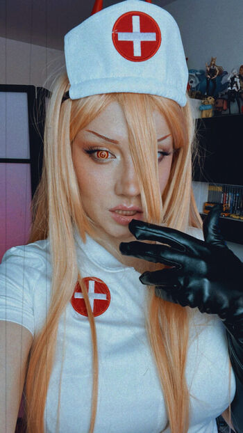 Ezy Summers Cosplay