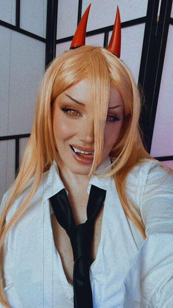 Ezy Summers Cosplay