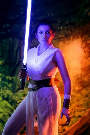EzySummers Cosplay