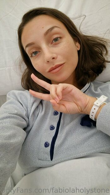 fabiolaholystone