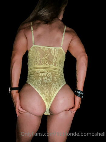 fit.blonde.bombshell