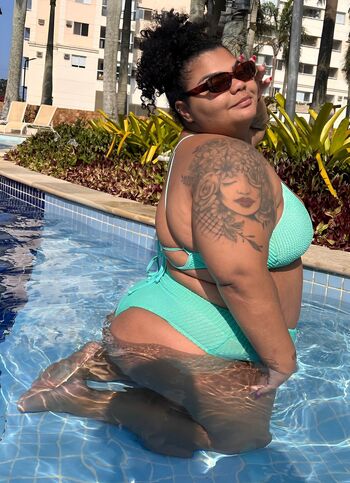 Flora Cruz