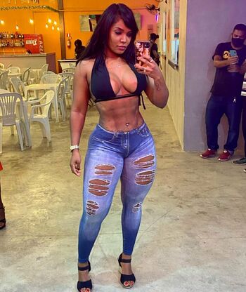 Flora Machado