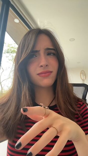 Gabriela Bee