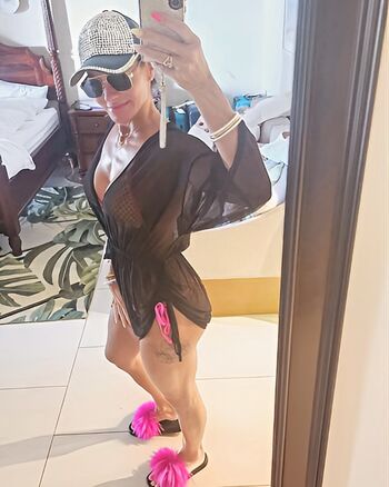 Gina Goodwife