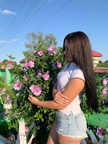 girlyours01
