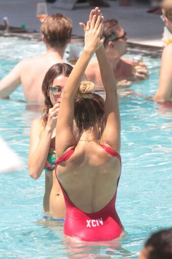 Hailey Bieber