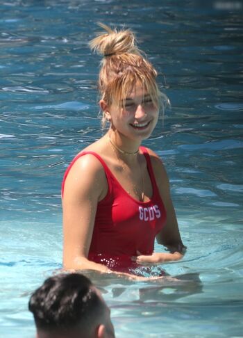 Hailey Bieber