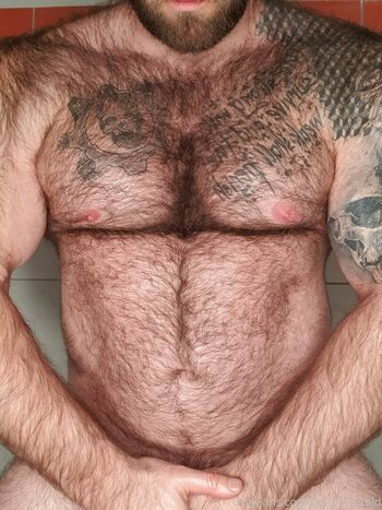 hairy_musclebear