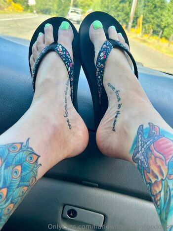 harlowflowerfootgoddess