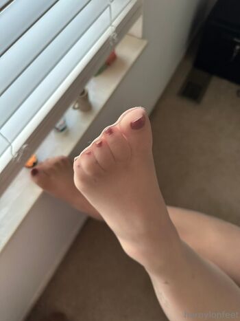 hernylonfeetfree