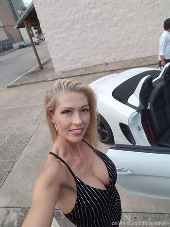 Holly Hotwife