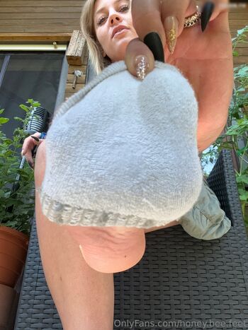 honey.bee.feet