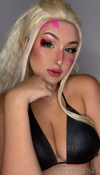 hornypeach23