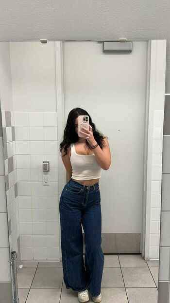 Hotblockchain / Emily Cocea / cryptobaddie1