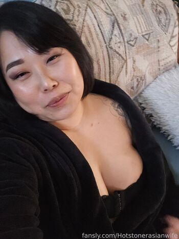 Hotstonerasianwife
