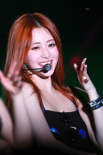 Huh Yunjin 허윤진