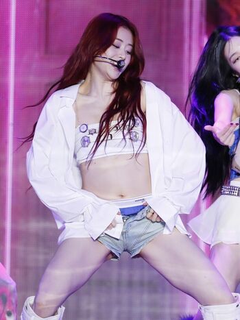 Huh Yunjin 허윤진