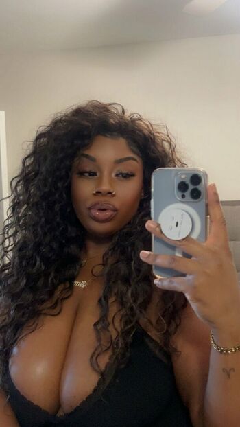 ILookLikeBaae