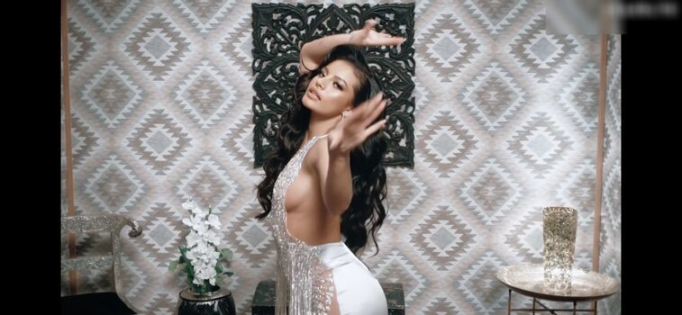 Ivana Santacruz