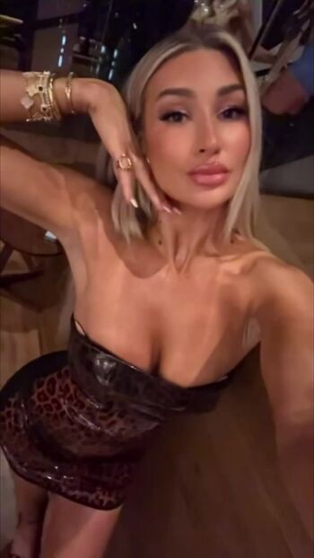 Izzi Dame