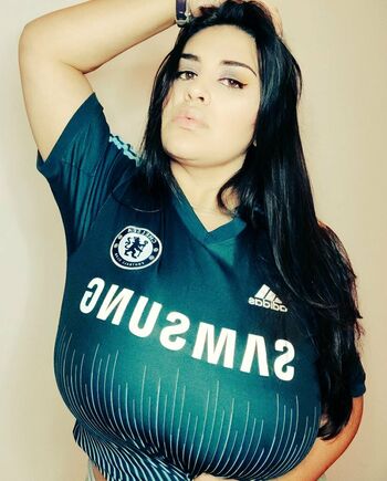 Jennifer Busty Latina
