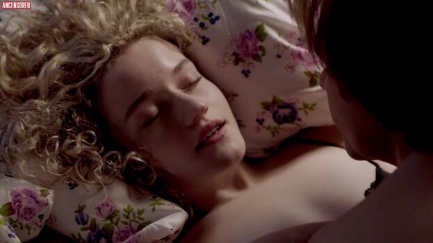 Julia Garner