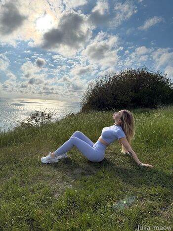 Julia_Meow