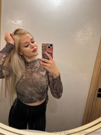 julieschone