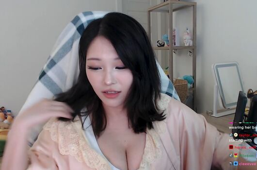 Kang Hee Yoon