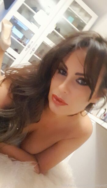 kinkybritishgoddess