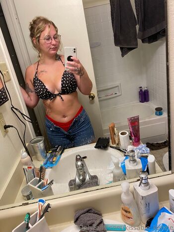 kissable_kenzie