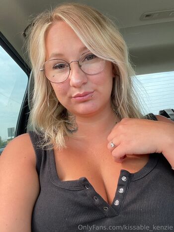 kissable_kenzie