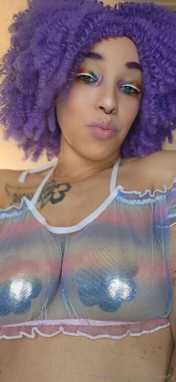 kissinfirefly