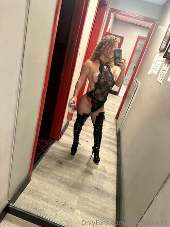 kylie_exxxotic