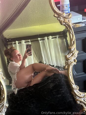 kylie_exxxotic